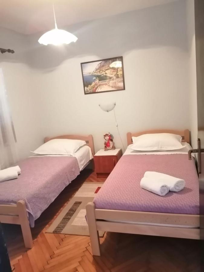Apartmani Zmiric Primošten المظهر الخارجي الصورة