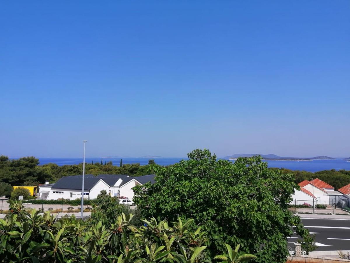 Apartmani Zmiric Primošten المظهر الخارجي الصورة