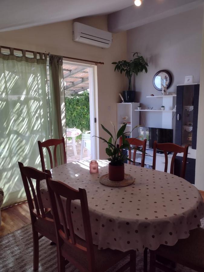Apartmani Zmiric Primošten المظهر الخارجي الصورة