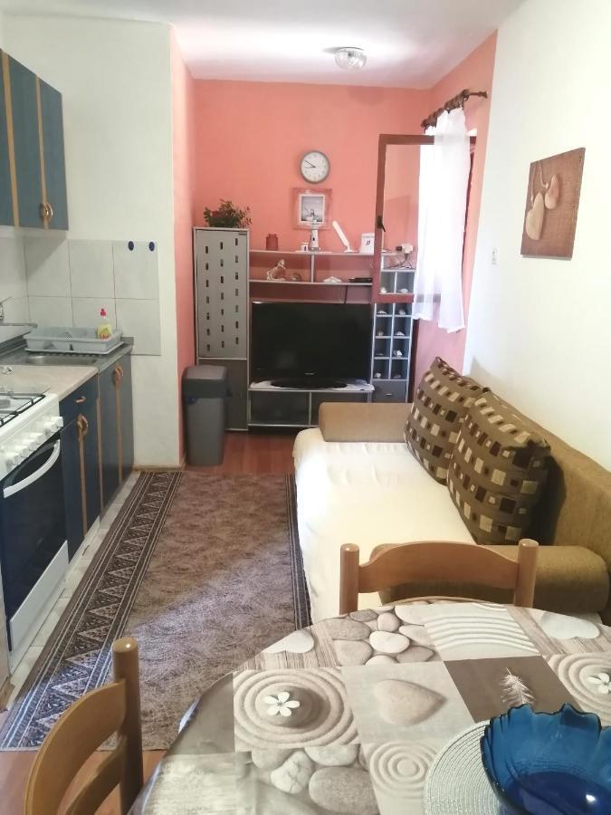 Apartmani Zmiric Primošten المظهر الخارجي الصورة
