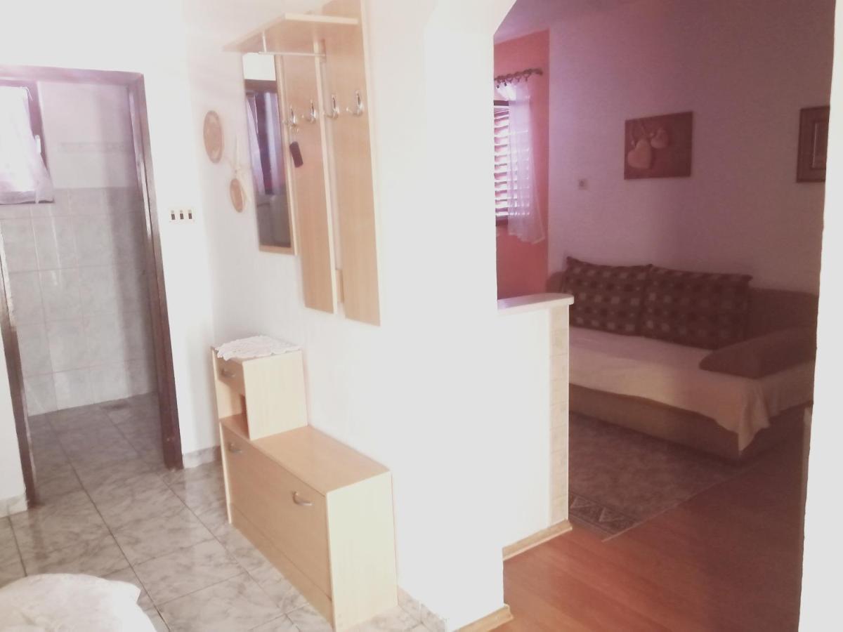 Apartmani Zmiric Primošten المظهر الخارجي الصورة
