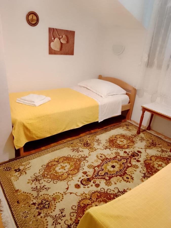 Apartmani Zmiric Primošten المظهر الخارجي الصورة