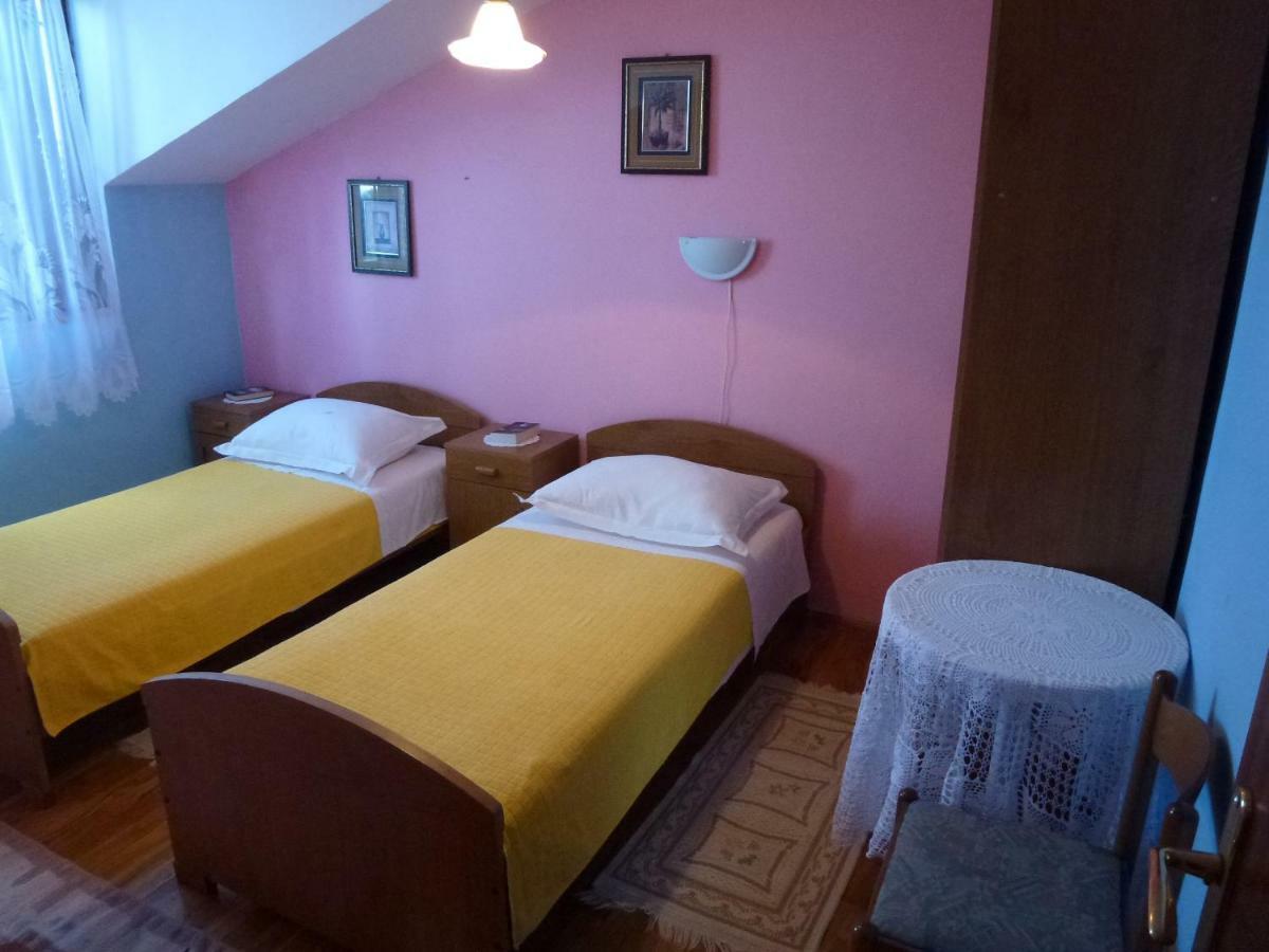 Apartmani Zmiric Primošten المظهر الخارجي الصورة