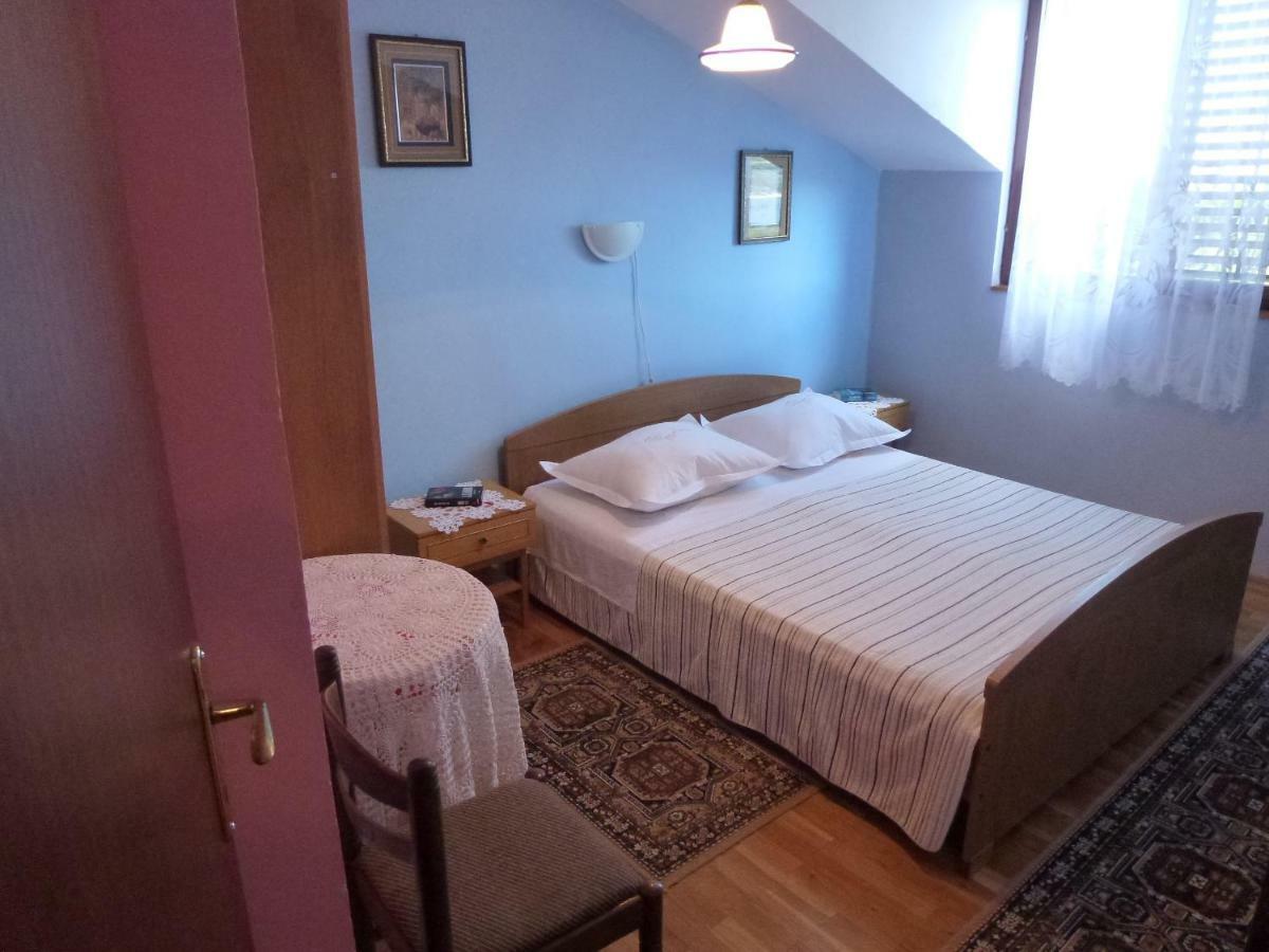 Apartmani Zmiric Primošten المظهر الخارجي الصورة