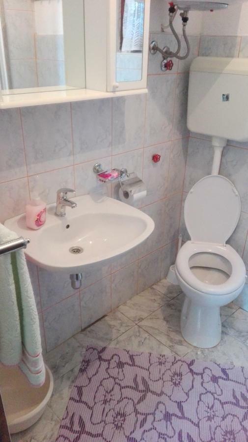 Apartmani Zmiric Primošten المظهر الخارجي الصورة
