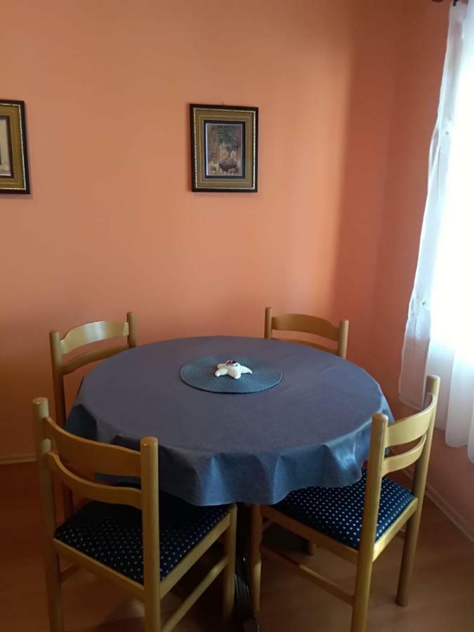 Apartmani Zmiric Primošten المظهر الخارجي الصورة